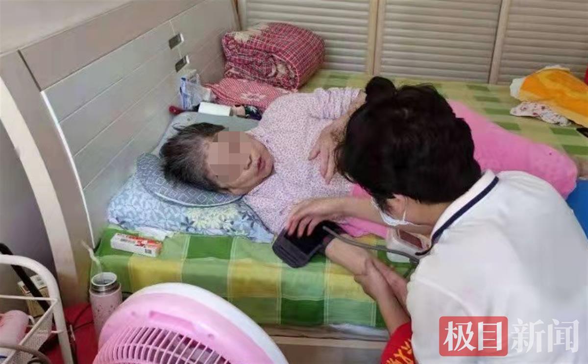 养老机构专业化服务延伸到家里，家庭养老床位提升老人生活质量