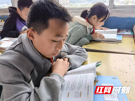 桑植陈家河小学：让学生以书为伴 与笔为友(图1)