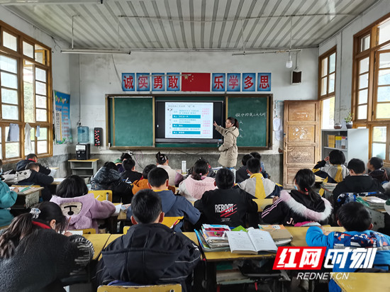 桑植陈家河小学：让学生以书为伴 与笔为友(图3)