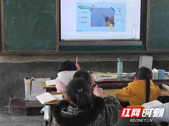 桑植陈家河小学：让学生以书为伴 与笔为友(图6)