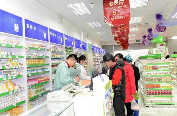 驻守药店十天十夜,她正在经历“一个人的马拉松”
