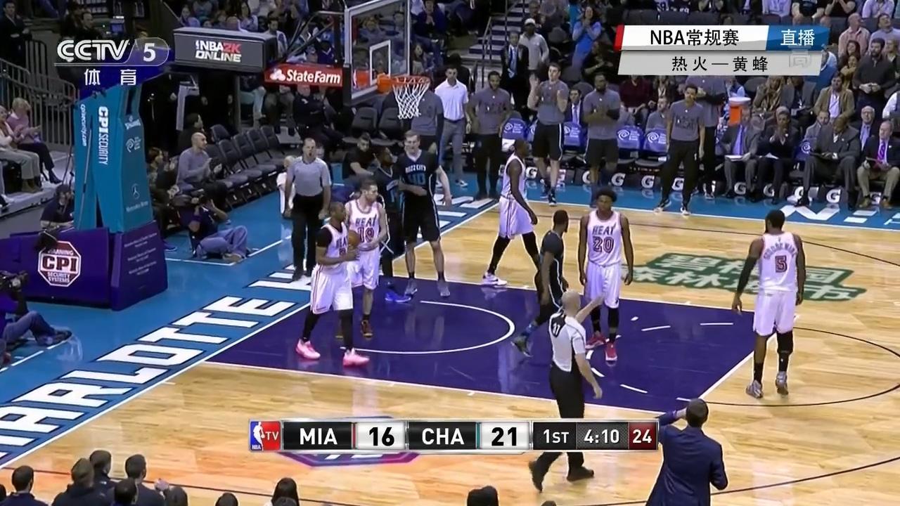 cba主隊替補席在哪一邊（上海男籃擊敗深圳晉級四強，CBA場邊廣告牌再次砸傷球員）