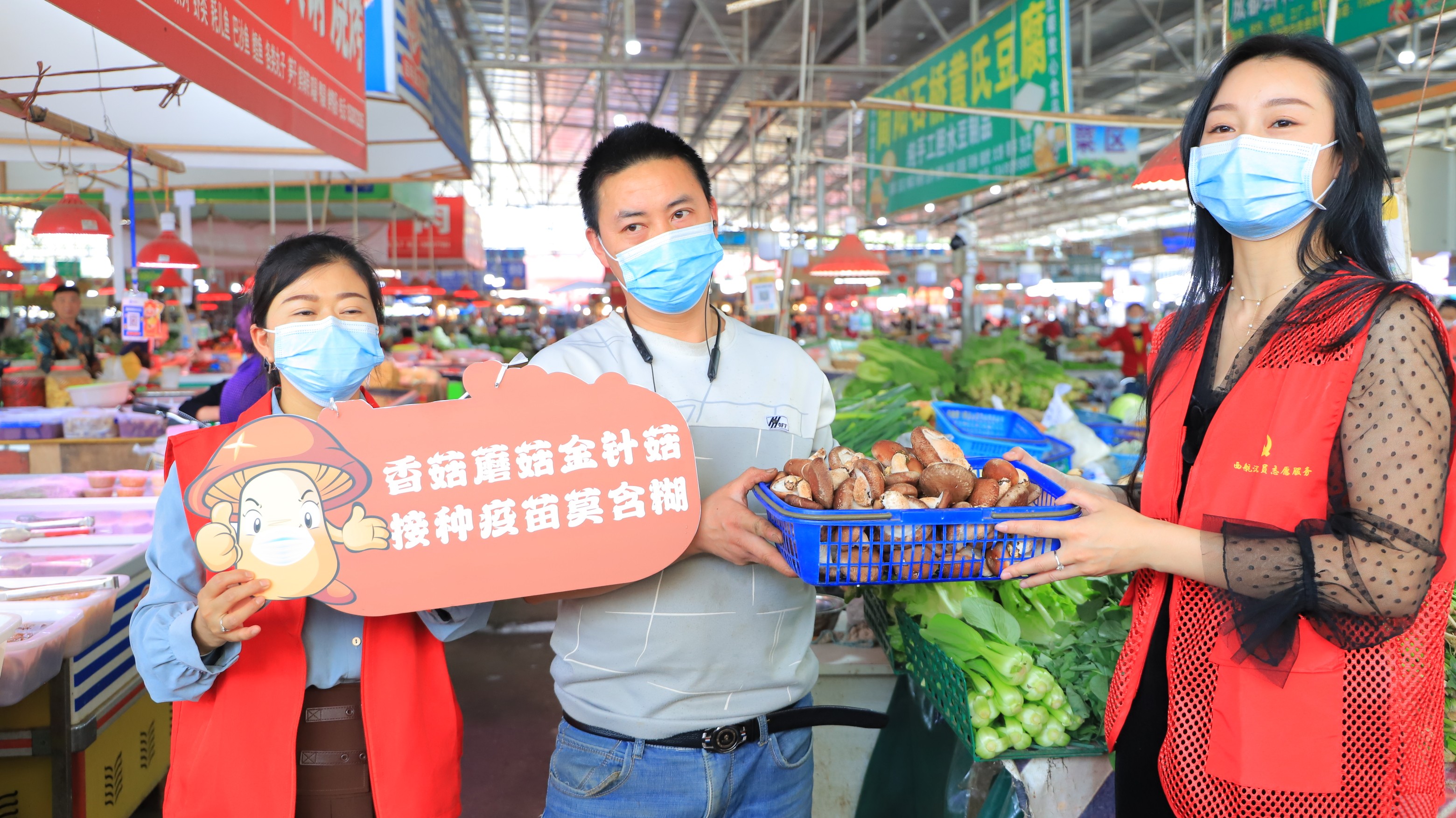 瓜果蔬菜喊你“戴口罩”“土味”防疫标语现身菜市场