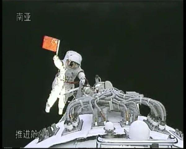 翟志刚中国太空行走第一人2003年10月15日9时,杨利伟搭乘由长征二号f