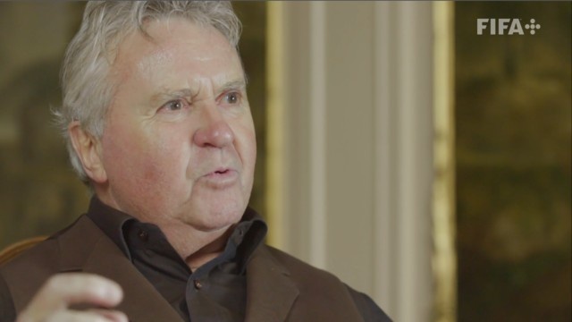 天下足球2002世界杯纪录片（希丁克谈2002韩意战：赛前韩总统打电话，承诺赢意大利就免兵役）-趣拿体育