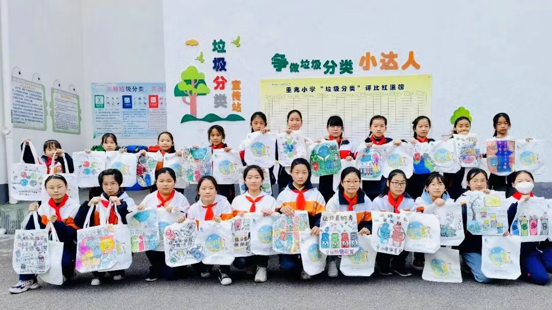 浙江湖州：南浔垃圾分类引领校园文明新风尚