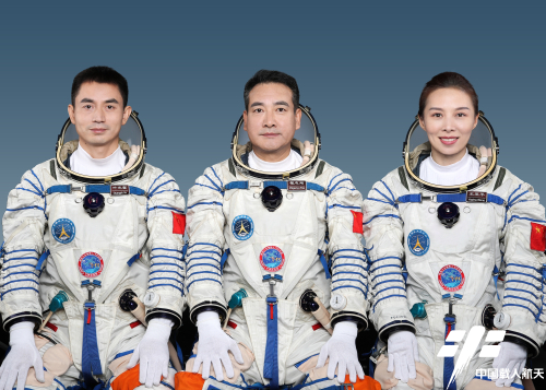 中国发布丨“神十三”将返回地面 太空“出差”半年都干了啥？