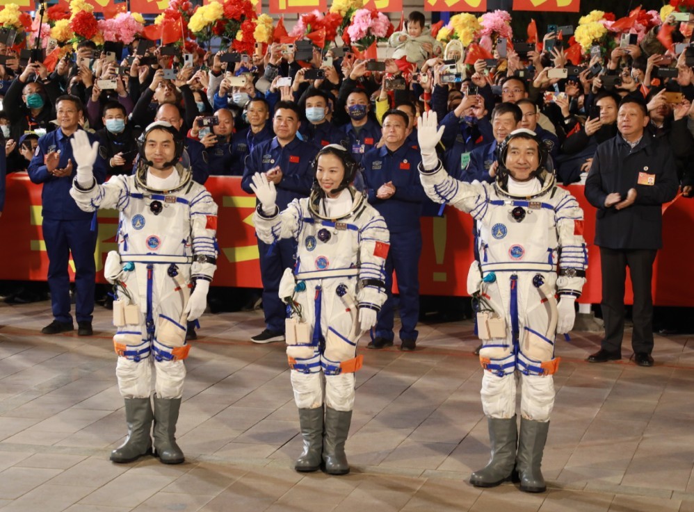 北京时间3月3日(镜观中国｜“太空出差”的日子)