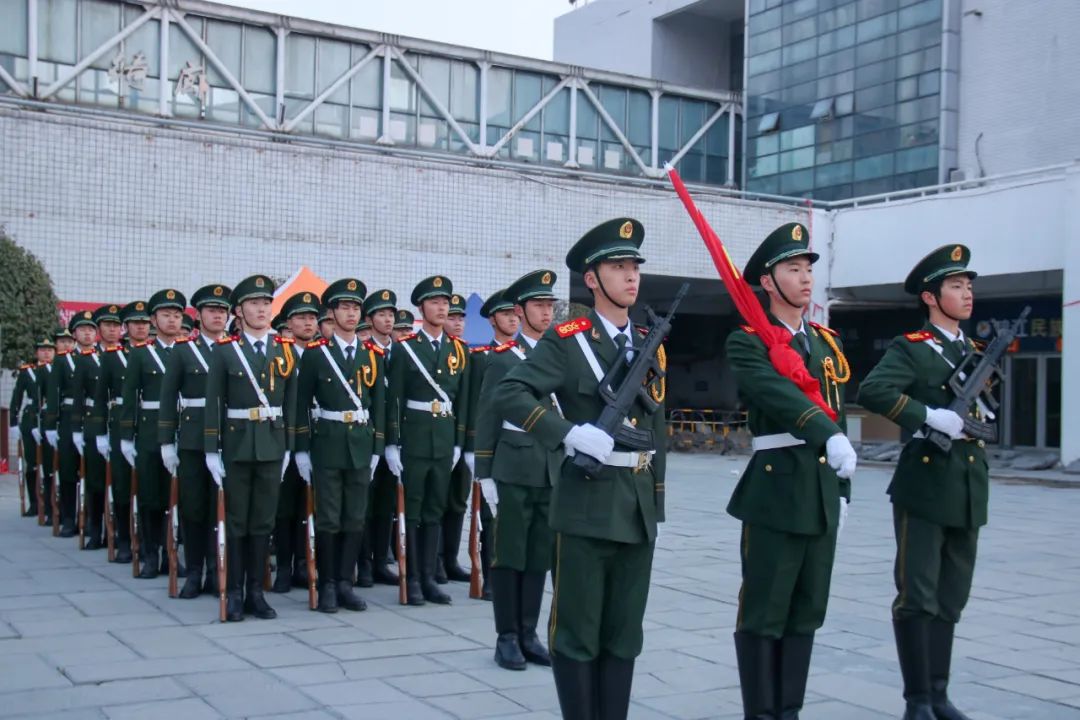 真美！真飒！他们，是华水护卫队！