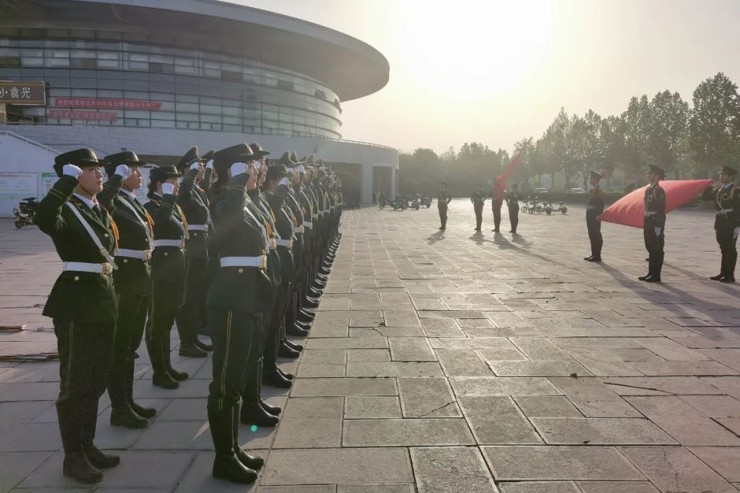 真美！真飒！他们，是华水护卫队！