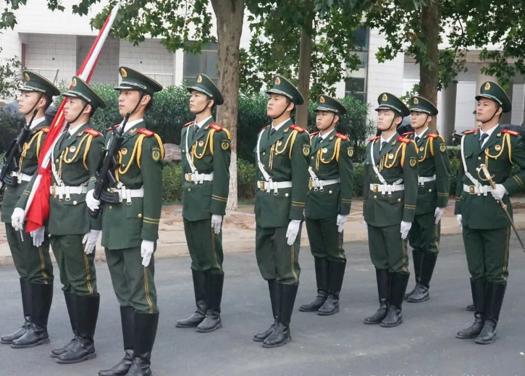 真美！真飒！他们，是华水护卫队！