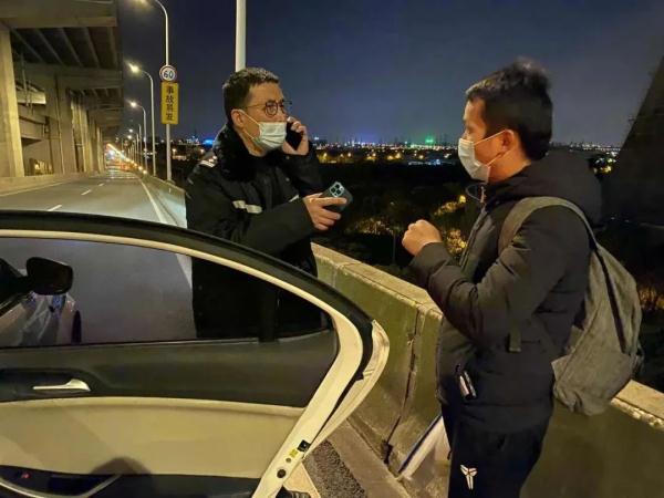 女警晕倒在抗疫一线,醒来后第一句话让人破防了