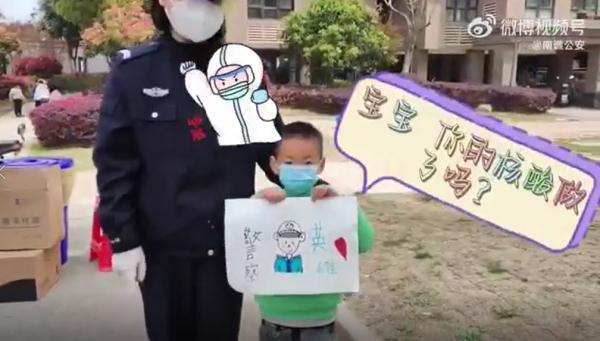 女警晕倒在抗疫一线,醒来后第一句话让人破防了