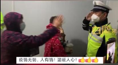 女警晕倒在抗疫一线,醒来后第一句话让人破防了