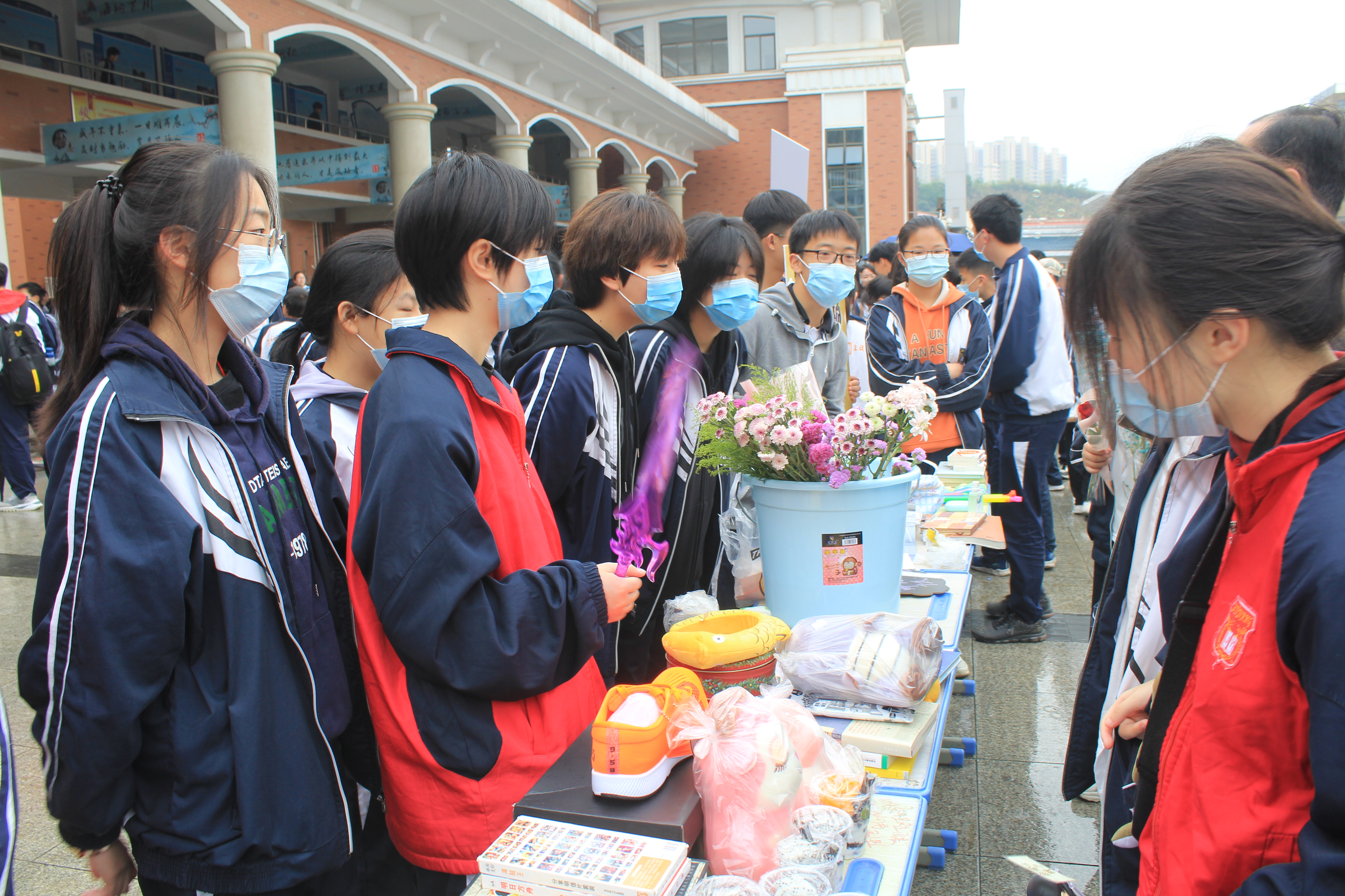 快乐跳蚤 精彩无限——濂溪区一中举办第二届“跳蚤市场”活动