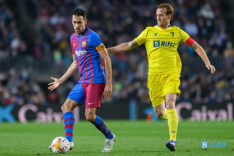球员专注于巴萨（哈维：布斯克茨是西班牙史上最佳防守型中场 现在他可以专注巴萨）-华海博客
