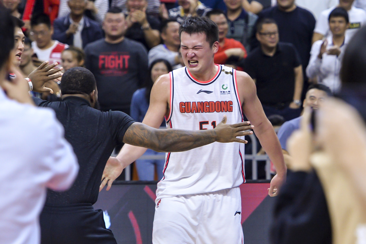 nba球星为什么搓手(万圣伟的篮球故事：又是在篮球场挥汗如雨的一天 这种感觉真好)