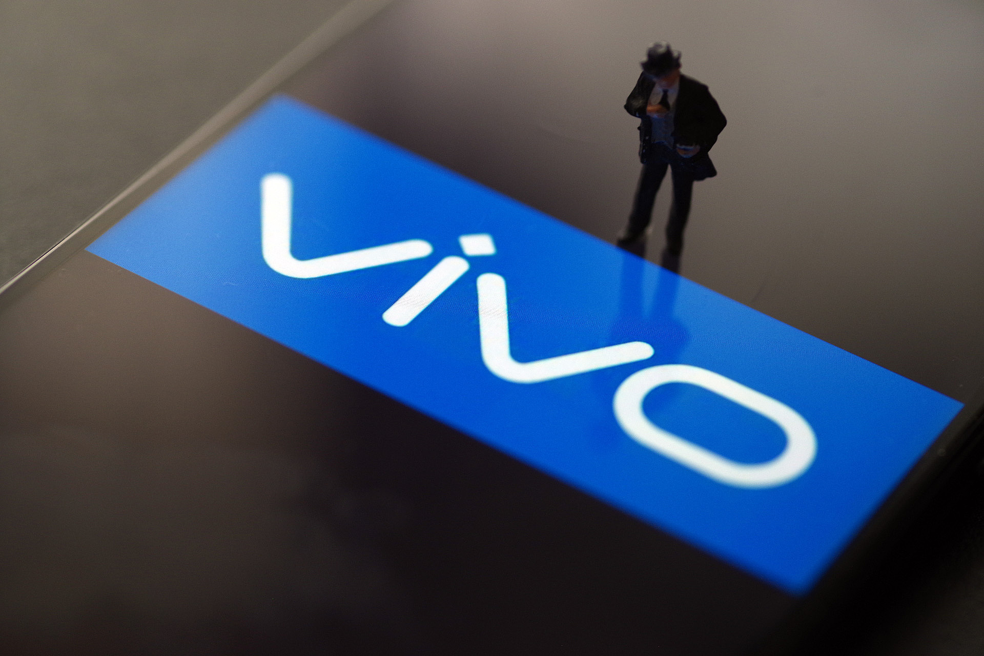 vivo：中国“扛旗”，海外“拉垮”，如何拿捏未来？