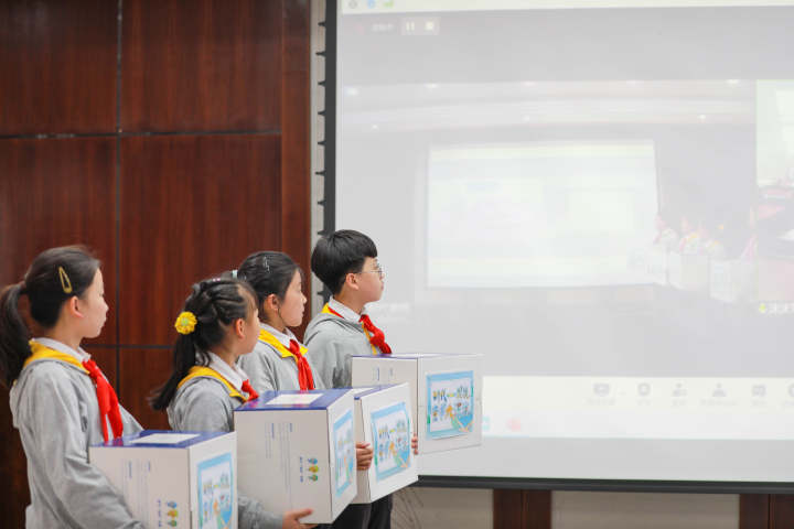 杭州时代小学今年的读书节活动很特别(图8)