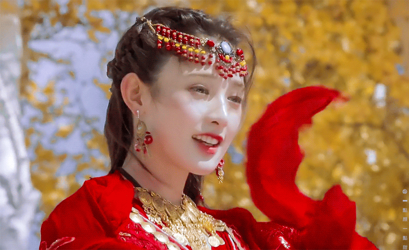 流行网红脸vs高级美人脸：加点「央视感」就变美？吊打网红，get央妈秘籍