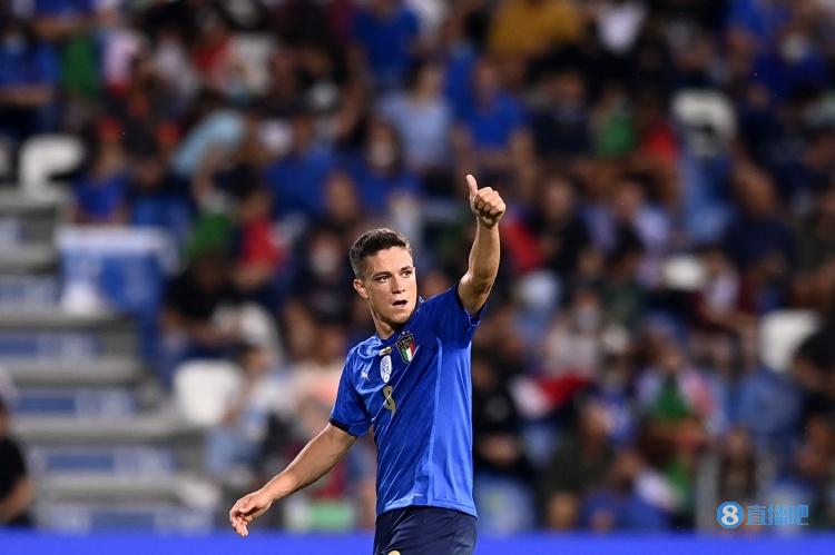 意大利对英格兰（意大利1-0英格兰评分：拉斯帕多里8分最高 巴雷拉5.5曼奇尼7分）
