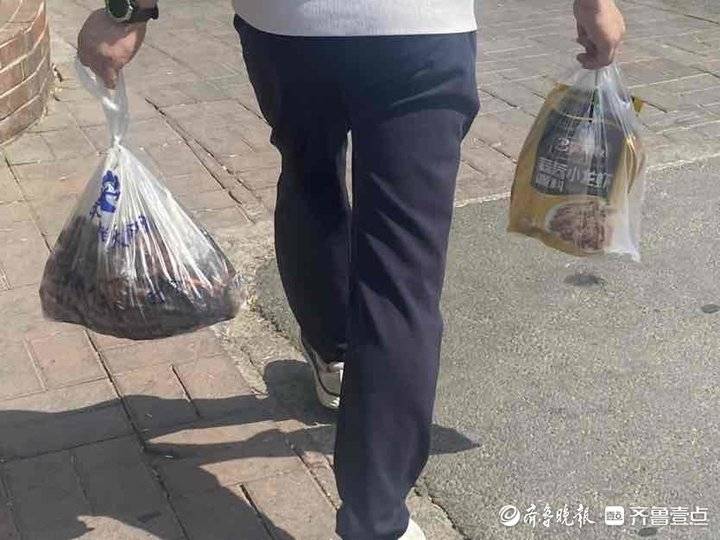 比往年同期降价四成，一斤最低12元！济南小龙虾价格“跳水”