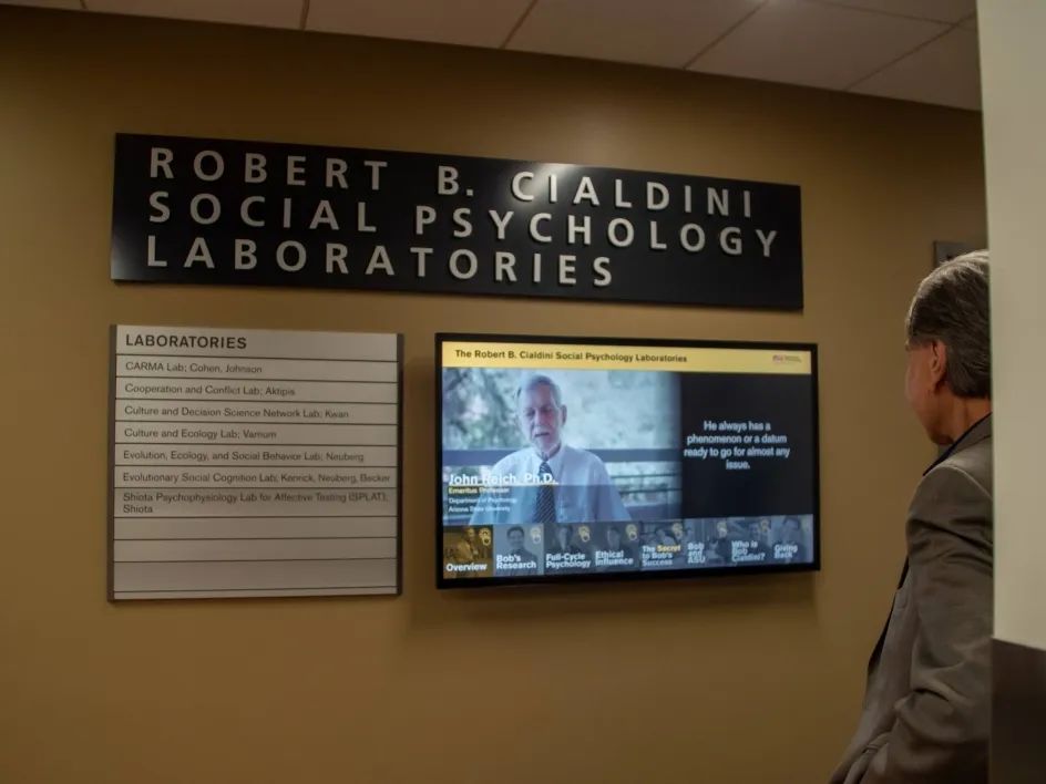 美国大学为“影响力之父”罗伯特·西奥迪尼建了一所社会心理学实验室