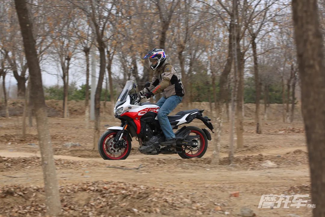 车评：五年磨剑终出鞘，赛科龙旗舰休旅RX6，进步看得见 - 标件库