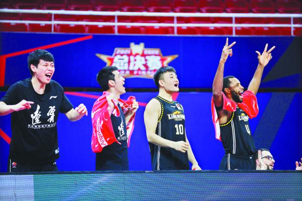 辽宁男篮离冠军仅一步之遥(辽宁男篮第一个冠军)