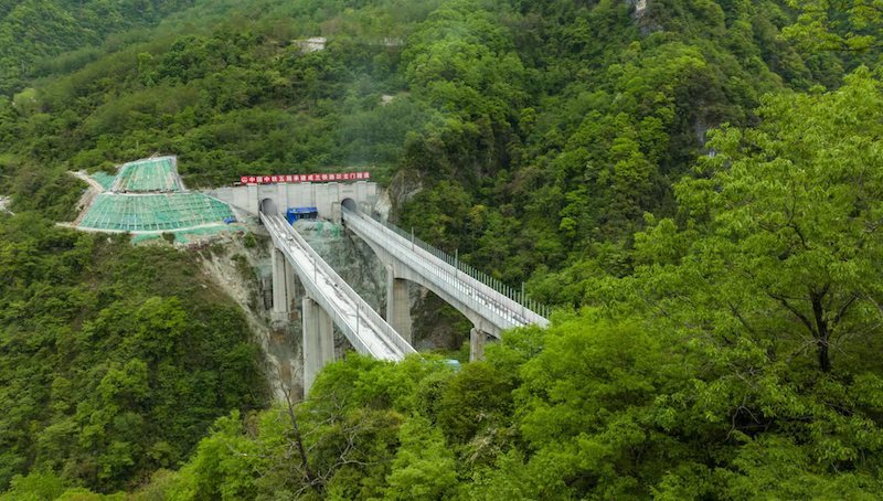 十年通天堑 今朝跃龙门 成兰铁路最难掘进隧道贯通