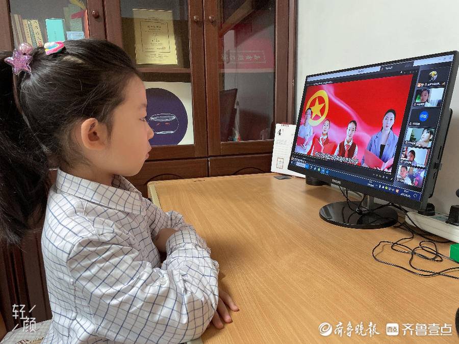 濟(jì)南市歷下區(qū)燕山小學(xué)線上升旗儀式(圖2) 濟(jì)南市歷下區(qū)燕山小學(xué)線上升旗儀式(圖2)