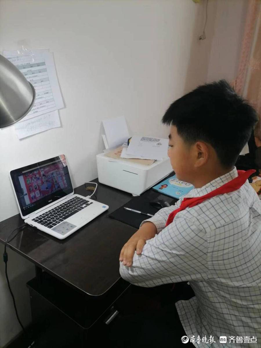 濟(jì)南市歷下區(qū)燕山小學(xué)線上升旗儀式(圖4) 濟(jì)南市歷下區(qū)燕山小學(xué)線上升旗儀式(圖4)