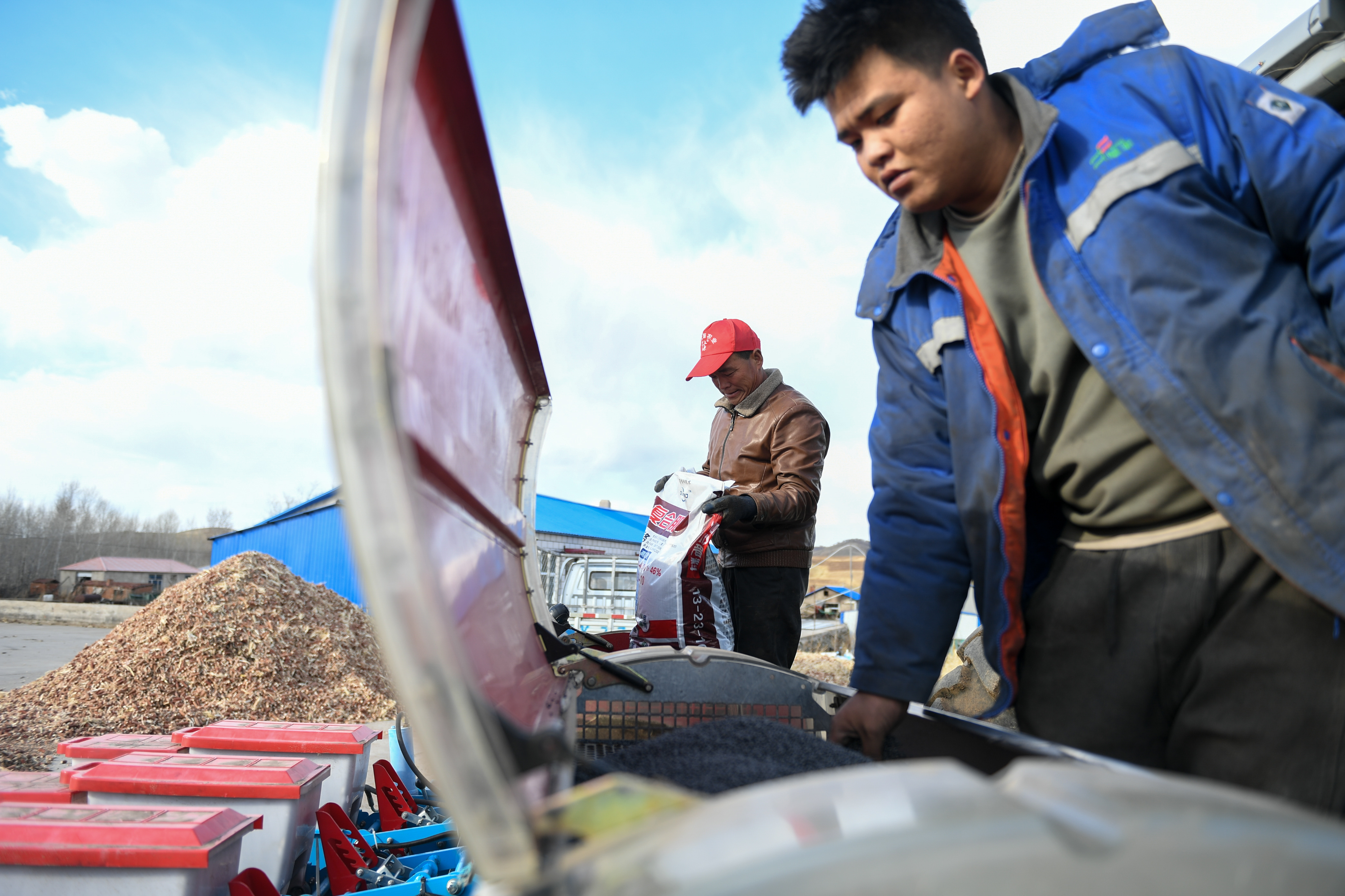 （社会）内蒙古扎兰屯：田间地头农事忙