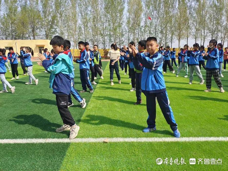 東昌府區(qū)張樊小學(xué)操場(chǎng)改造展新顏(圖1) 東昌府區(qū)張樊小學(xué)操場(chǎng)改造展新顏(圖1)