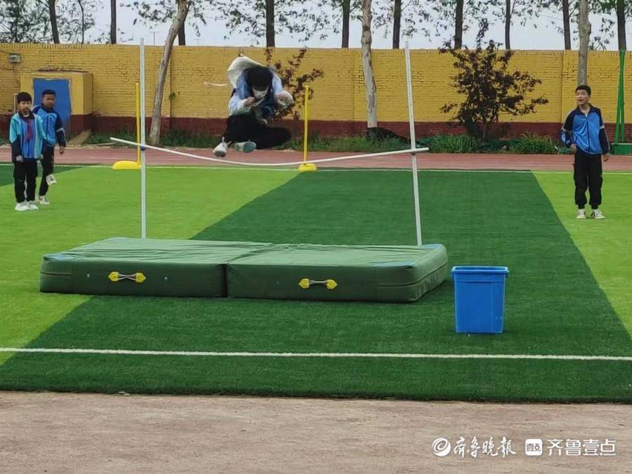 東昌府區(qū)張樊小學(xué)操場(chǎng)改造展新顏(圖2) 東昌府區(qū)張樊小學(xué)操場(chǎng)改造展新顏(圖2)