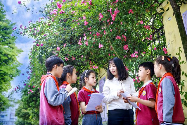 都江堰市蒲阳小学：花满校园，七彩阳光