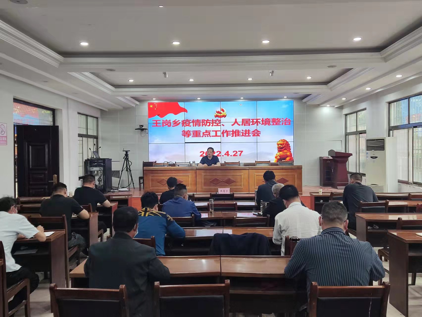 镇平县王岗乡：统筹兼顾“五一”假期的疫情防控与安全生产，确保各项工作齐头并进