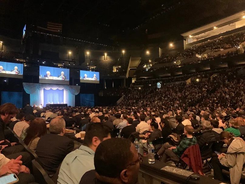股市变赌场！最好的投资就是投资自己！怼华尔街、抨击比特币......巴菲特股东大会金句迭出