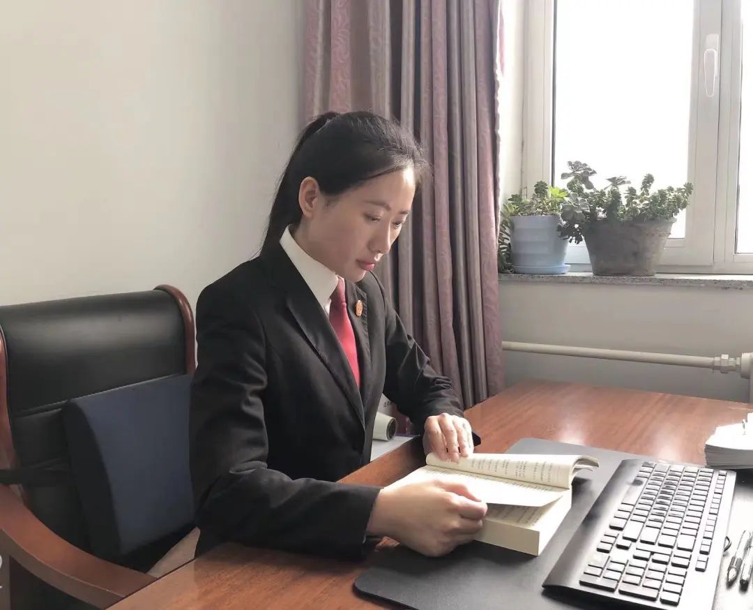 崇礼法院新入额法官进行宪法宣誓