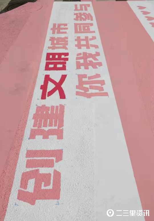 引領(lǐng)文明新風(fēng)尚！漢中首條彩色斑馬線亮相街頭