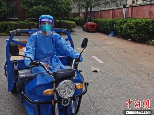 服务5600余人的社区党总支副书记：气过哭过，但还是理解居民