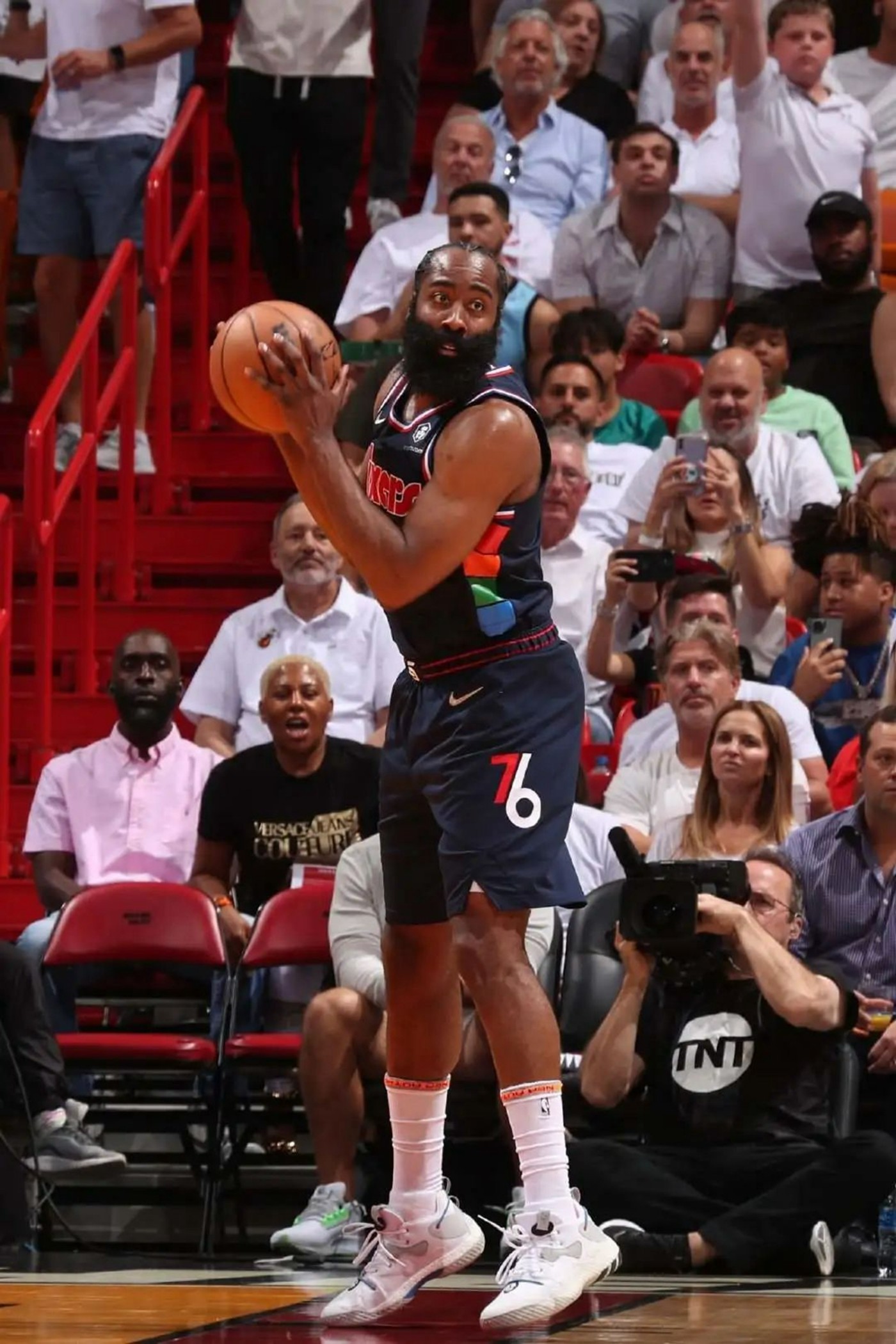 有哪些nba球星穿过假鞋(穿假鞋爆砍 47 分？“假”·莫兰特又被锤！网友：穿真鞋不得飞？)