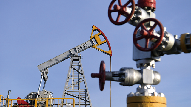 国际油价收于每桶110美元，OPEC和IEA接连下调石油