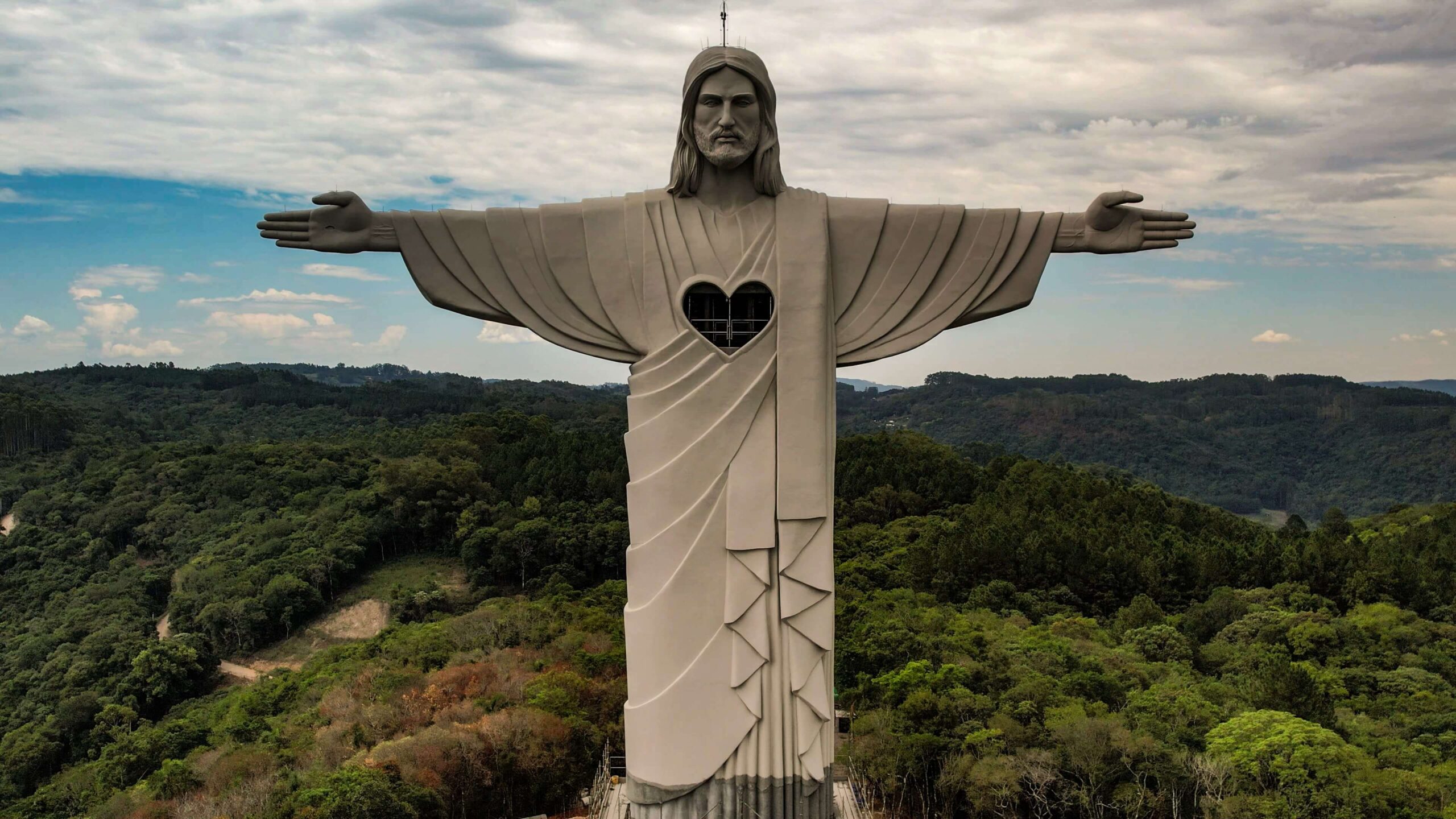 13日巴西首都揭幕(巴西：世界第三高耶稣雕像建成，计划2023年正式开放)