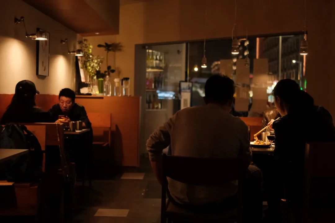 烟火气遇上文艺范儿，成都玉林老街上的摩登烧烤店