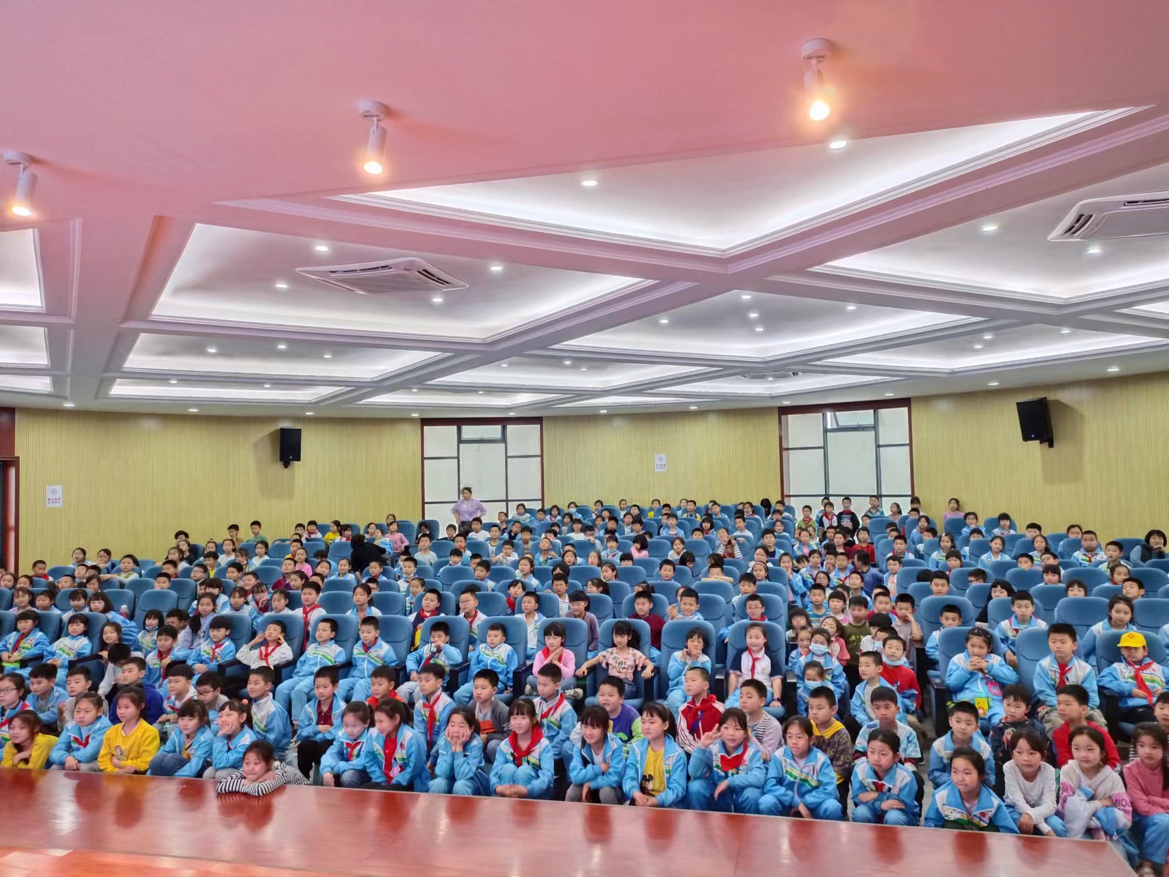 足球小报写什么(展阳光体育 享快乐足球——记武宁三小校园足球月系列