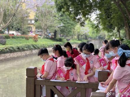 廣州市荔灣區(qū)增滘小學(xué)天臺建起“芳草園”(圖4) 廣州市荔灣區(qū)增滘小學(xué)天臺建起“芳草園”(圖4)