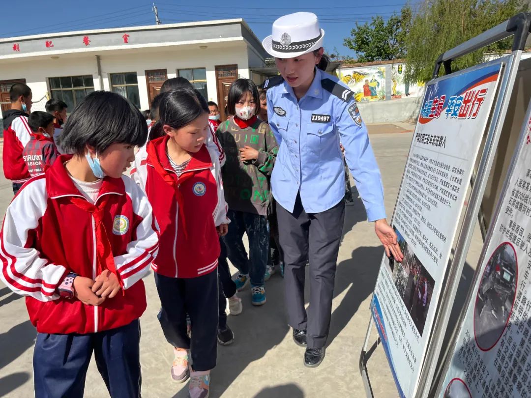 【安全出行 从小做起】广河公安交警开展交通安全“进校园”活动