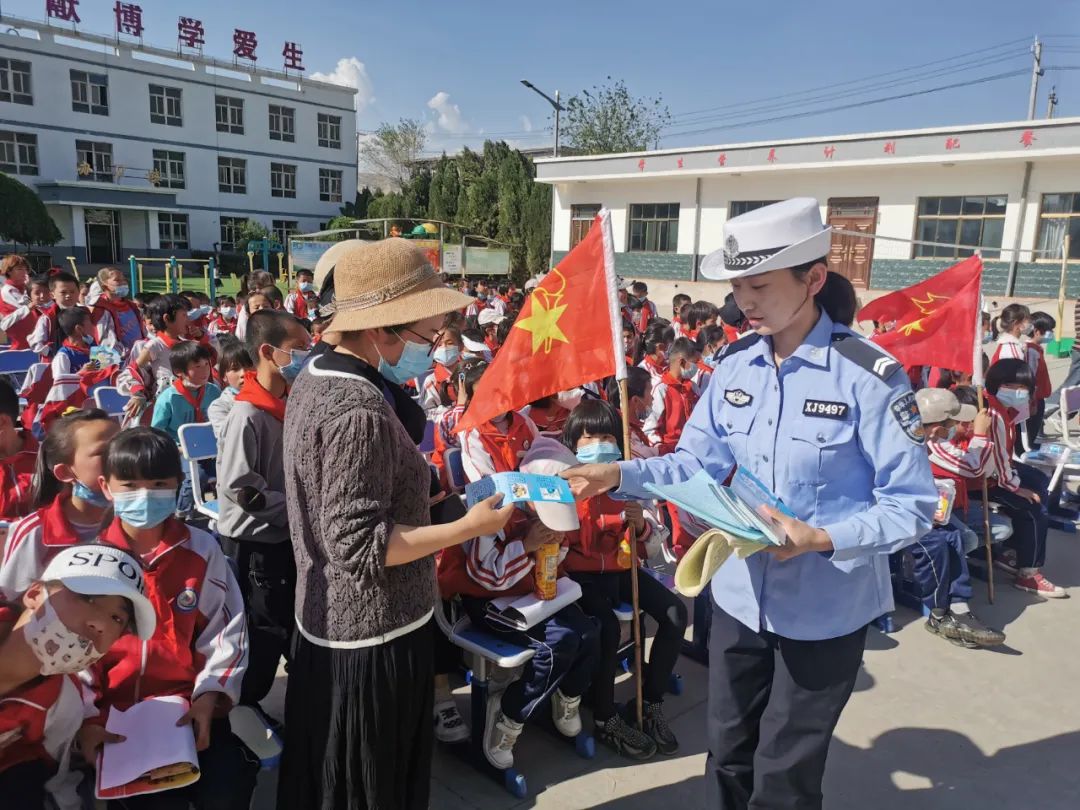 【安全出行 从小做起】广河公安交警开展交通安全“进校园”活动