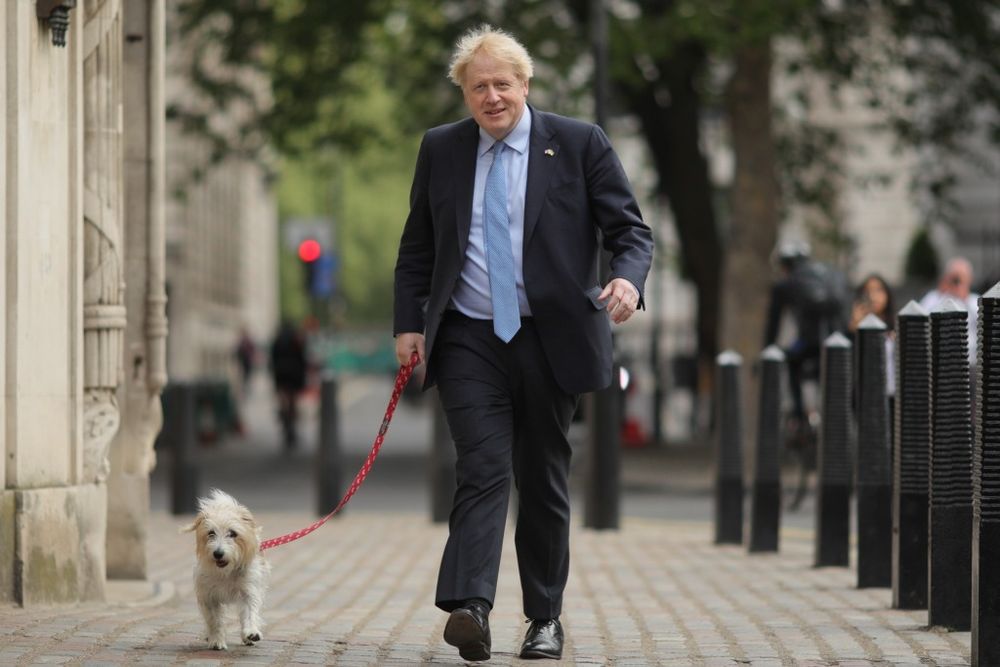 加入保守党还是利物浦(英国保守党政府未出“聚会门”反对党党首又入“啤酒门”)